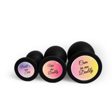 Анальная пробка силиконовая черная с надписью Cum in Me Daddy OKOVA размер M