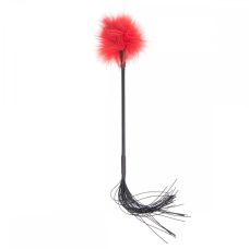 Двухсторонний флоггер с черными силиконовыми хвостиками БДСМ с Щекоталкой красного цвета DS Fetish длина 500 мм