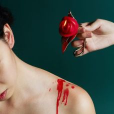 Низкотемпературная свеча роза для игр с воском БДСМ красного цвета Lockink 