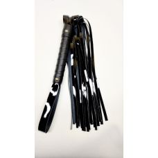 Флогер на 30 хвостів БДСМ зі штучної лакованої шкіри чорного кольору Flirty