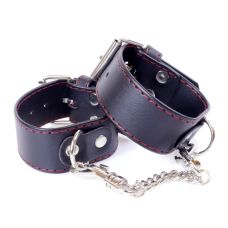 Наручники БДСМ из искусственной кожи черного цвета с красной строчкой Fetish Boss Series диаметр 30 мм