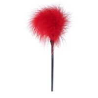 Щекоталка с красными перышками для постельных шалостей Boss Feather Tickler Red Щекоталка с красными перышками для постельных шалостей Boss Feather Tickler Red