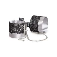 Эротические наручники с кружевом из атласной ткани БДСМ серо черного цвета Fifty Shades of Grey Play Nice 
