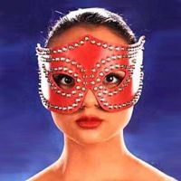 Красная кожаная маска на глаза с пайетками