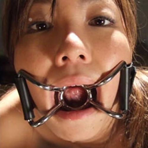 Кляп-паук в рот  с металлическим кольцом для рта черный