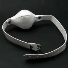 Белый кляп для рта в БДСМ-играх