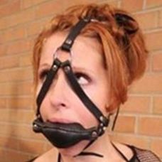 Черный кляп для рта с мягкой подушечкой