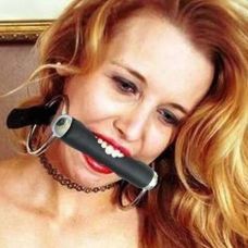 Чорний кляп для рота з металевими кільцями