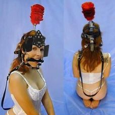 Намордник наїзниці з кляпом в рот