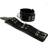 Черные кожаные наручники для БДСМ