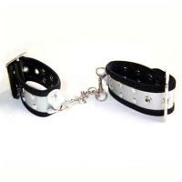 Наручники чорні з металевими пластинами для БДСМ Bdsm4u