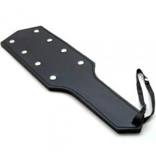 Шлепалка кожаная черная с металлическими заклепками для БДСМ