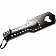 Шлепалка кожаная черная с сердечком для БДСМ