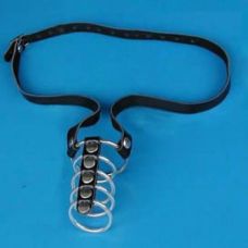 Кожаный черный фиксатор на пенис с пятью металлическими кольцами для БДСМ