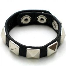 Кожаный черный бондаж на половой член с металлическими заклепками для БДСМ игр