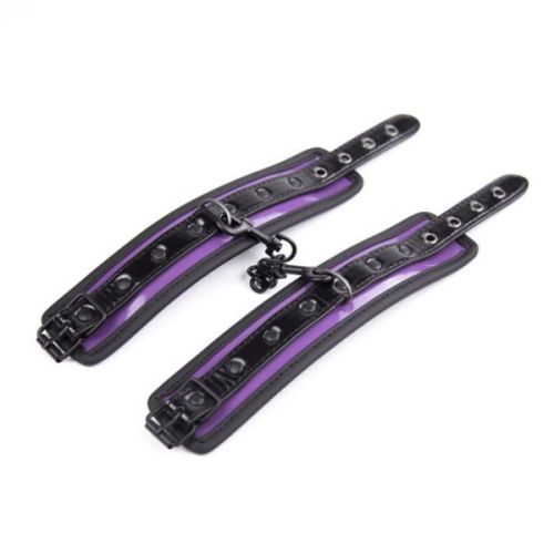 Фиолетовые кожаные наручники для БДСМ
