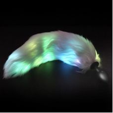 Светящаяся анальная силиконовая пробка черного цвета с зеленым пышным хвостом Cnt Lan Fox размер S