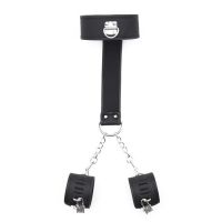 Бондажный набор ошейнник и наручники с замком черного цвета