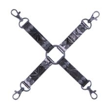 Коннектор для фиксации с четырьмя карабинами и кольцом БДСМ черного цвета