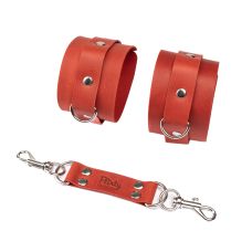 Наручники на двух карабинах БДСМ из натуральной кожи красного цвета Flirty Leather