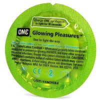 Презерватив латексный светящийся в темноте One Glowiing Pleasures 1 штука
