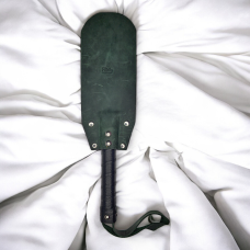 Шлепалка ручной работы с твердой ручкой и петелькой из натуральной кожи темно зеленого Flirty Collection