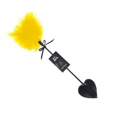 Щекоталка с индюшиным пером желтого цвета и черной шлепалкой пикой  Art of Sex Puff Peak