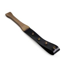 Кожаная шлепалка с шипами и деревянной ручкой черная Art of Sex BDSM Strong