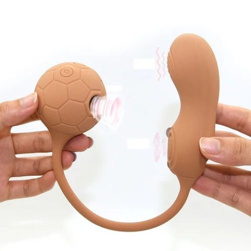 Двойной вибратор вагинальный для точки G и с вакуумом в виде мяча для клитора коричневого цвета Sweet Em модель 0036F