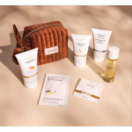 Набір чуттєвої косметики для пар з косметичкою колір: бежевий YESforLOV Delightful Velvet Kit