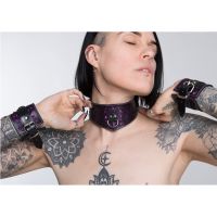 Ажурная система фиксации с розовыми узорами БДСМ для шеи и рук и ног из натуральной кожи черного цвета Scappa