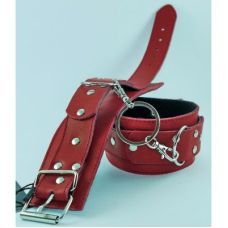 Оковы с заклепками БДСМ из натуральной кожи красного цвета Scappa