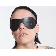 Маска на очі Блайндфолд із заклепками з лівого боку БДСМ із натуральної шкіри чорного кольору Scappa