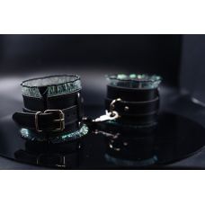 Наручники с тесьмой БДСМ из натуральной кожи черного цвета Scappa