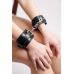 Наручники с карабинами БДСМ из натуральной кожи черного цвета Scappa Наручники с карабинами БДСМ из натуральной кожи черного цвета Scappa