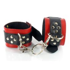 Наручники БДСМ из натуральной кожи красного цвета с черными вставками с заклепками Scappa