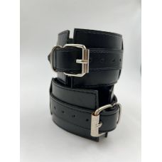 Наручники с заклепками БДСМ из искусственной кожи черного цвета Scappa модель НС2Е