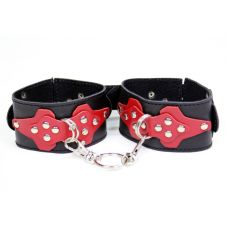 Оковы БДСМ из натуральной кожи черного цвета с красными вставками Scappa