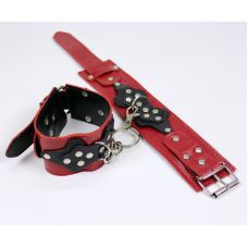 Оковы БДСМ из натуральной кожи красного цвета с черными вставками Scappa